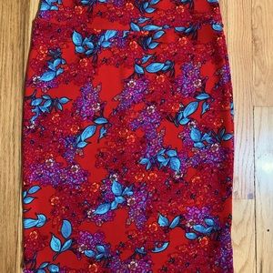 EUC Large red LuLaRoe Cassie pencil skirt